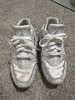 Nike Women’s White Sneakers